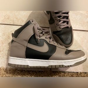 Nike Dunks size 8
